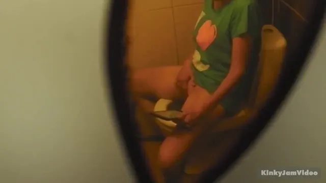 GIRL MASTURBATION AND CUM IN THE TOILET Homemade Voyeur Hidden Cam